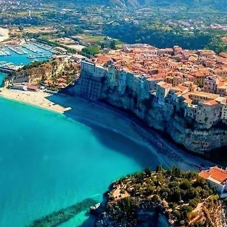 1 Bedroom Stunning In Tropea